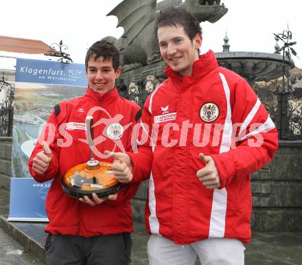 Stocksport. Eisschiessen. IFI Eisstock Europameisterschaften, Vorberichte, Pressekonferenz, Teampraesentation.  Benjamin Fillafer, Reinhard Felsberger (AUT). Klagenfurt, am 20.2.2010.
Foto:Kuess
---
pressefotos, pressefotografie, kuess, qs, qspictures, sport, bild, bilder, bilddatenbank