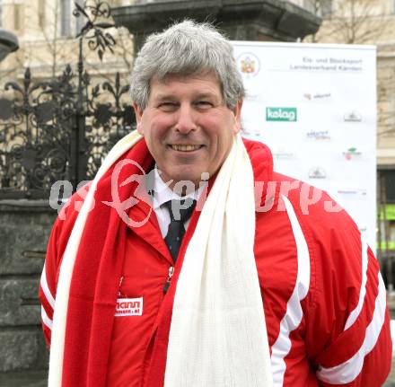 Stocksport. Eisschiessen. IFI Eisstock Europameisterschaften, Vorberichte, Pressekonferenz, Teampraesentation. Albert Ahamer (geschaeftsfuehrender Praesident BOEE). Klagenfurt, am 20.2.2010.
Foto:Kuess
---
pressefotos, pressefotografie, kuess, qs, qspictures, sport, bild, bilder, bilddatenbank