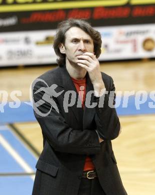 Basketball Bundesliga. Woerthersee Piraten gegen Oberwart Gunners.  Trainer Neno Asceric (Oberwart).  Klagenfurt, 20.2.2010.
Foto:  Kuess

---
pressefotos, pressefotografie, kuess, qs, qspictures, sport, bild, bilder, bilddatenbank