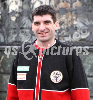 Stocksport. Eisschiessen. IFI Eisstock Europameisterschaften, Vorberichte, Pressekonferenz, Teampraesentation.  Hans Schopf (AUT). Klagenfurt, am 20.2.2010.
Foto:Kuess
---
pressefotos, pressefotografie, kuess, qs, qspictures, sport, bild, bilder, bilddatenbank