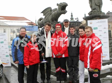 Stocksport. Eisschiessen. IFI Eisstock Europameisterschaften, Vorberichte, Pressekonferenz, Teampraesentation. Wolfgang Winkelbauer, Kerstin Mueller, Christian Scheider, Sabine Fillafer, Manfred Mertel, Benjamin Fillafer, Reinhard Felsberger, Andreas Schurian. Klagenfurt, am 20.2.2010.
Foto:Kuess
---
pressefotos, pressefotografie, kuess, qs, qspictures, sport, bild, bilder, bilddatenbank