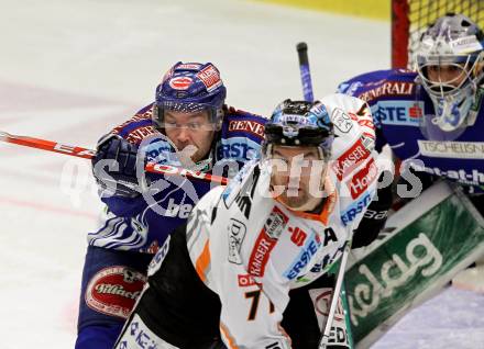 EBEL. Eishockey Bundesliga. EC Pasut VSV gegen EHC LIWEST Linz.  Mikael Wahlberg, Gert Prohaska, (VSV),  Patrick Leahy (Linz). Villach, am 23.2.2010.
Foto: Kuess 


---
pressefotos, pressefotografie, kuess, qs, qspictures, sport, bild, bilder, bilddatenbank