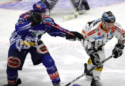 EBEL. Eishockey Bundesliga. EC Pasut VSV gegen EHC LIWEST Linz.  Michael Raffl, (VSV),  Brad Purdie (Linz). Villach, am 23.2.2010.
Foto: Kuess 


---
pressefotos, pressefotografie, kuess, qs, qspictures, sport, bild, bilder, bilddatenbank