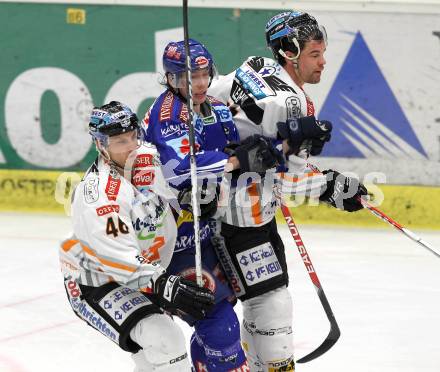 EBEL. Eishockey Bundesliga. EC Pasut VSV gegen EHC LIWEST Linz.  Michael Raffl, (VSV),  Christoph Ibounig, Patrick Leahy (Linz). Villach, am 23.2.2010.
Foto: Kuess 


---
pressefotos, pressefotografie, kuess, qs, qspictures, sport, bild, bilder, bilddatenbank