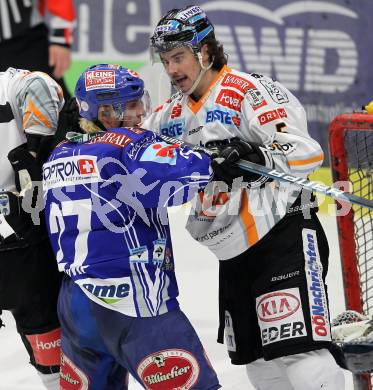 EBEL. Eishockey Bundesliga. EC Pasut VSV gegen EHC LIWEST Linz.  Wolfgang Kromp, (VSV),  Franklin MacDonald (Linz). Villach, am 23.2.2010.
Foto: Kuess 


---
pressefotos, pressefotografie, kuess, qs, qspictures, sport, bild, bilder, bilddatenbank