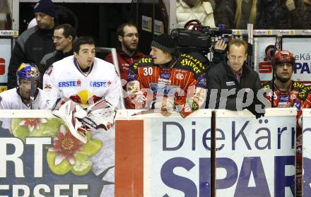 EBEL. Eishockey Bundesliga. KAC gegen EC Red Bull Salzburg. SWETTE Rene, (KAC), LENEVEU David (Salzburg). Klagenfurt, am 23.2.2010.
Foto: Kuess

---
pressefotos, pressefotografie, kuess, qs, qspictures, sport, bild, bilder, bilddatenbank