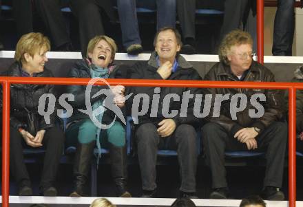 EBEL. Eishockey Bundesliga. KAC gegen EC Red Bull Salzburg. Fans Franz Klammer. Klagenfurt, am 23.2.2010.
Foto: Kuess

---
pressefotos, pressefotografie, kuess, qs, qspictures, sport, bild, bilder, bilddatenbank