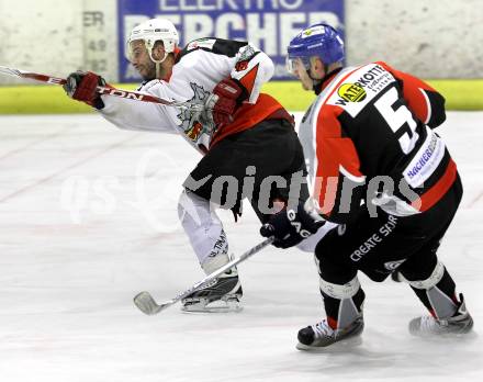 Eishockey Carinthian Hockey League CHL.  EC Tarco Woelfe Klagenfurt gegen EC Feld am See. Manuel Ferrara(Tarco), Robert Steinwender (Feld am See). Klagenfurt, am 25.2.2010.
Foto: Kuess

---
pressefotos, pressefotografie, kuess, qs, qspictures, sport, bild, bilder, bilddatenbank