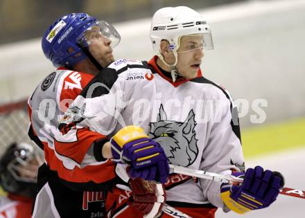 Eishockey Carinthian Hockey League CHL.  EC Tarco Woelfe Klagenfurt gegen EC Feld am See. Daniel Reiter (Tarco), Stefan Pignet (Feld am See). Klagenfurt, am 25.2.2010.
Foto: Kuess

---
pressefotos, pressefotografie, kuess, qs, qspictures, sport, bild, bilder, bilddatenbank