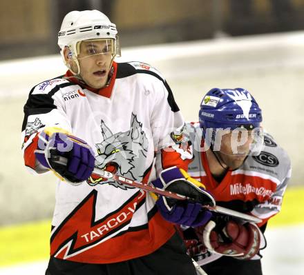 Eishockey Carinthian Hockey League CHL.  EC Tarco Woelfe Klagenfurt gegen EC Feld am See. Daniel Reiter (Tarco), Stefan Pignet (Feld am See). Klagenfurt, am 25.2.2010.
Foto: Kuess

---
pressefotos, pressefotografie, kuess, qs, qspictures, sport, bild, bilder, bilddatenbank