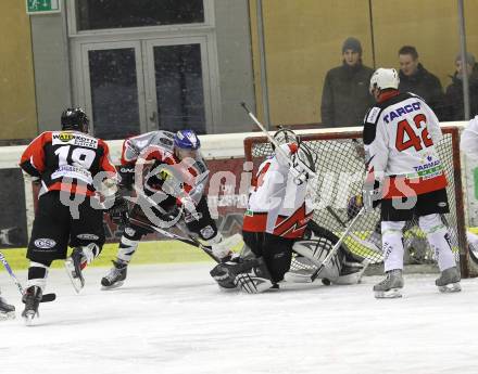 Eishockey Carinthian Hockey League CHL.  EC Tarco Woelfe Klagenfurt gegen EC Feld am See. Christoph Felsberger, Georg Kriessmann (Tarco), Christian Frei (Feld am See). Klagenfurt, am 25.2.2010.
Foto: Kuess

---
pressefotos, pressefotografie, kuess, qs, qspictures, sport, bild, bilder, bilddatenbank