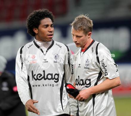 Fussball. Tipp3-Bundesliga. SK Austria Kelag Kaernten  gegen KSV Superfund Kapfenberger SV. Sandro Ferreira Da Silva, Thomas Riedl (Austria Kaernten). Klagenfurt, 27.2.2010. 
Foto: Kuess

---
pressefotos, pressefotografie, kuess, qs, qspictures, sport, bild, bilder, bilddatenbank