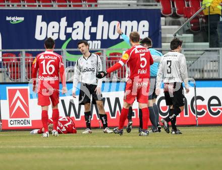 Fussball. Tipp3-Bundesliga. SK Austria Kelag Kaernten  gegen KSV Superfund Kapfenberger SV. Rote Karte fuer Luka Elsner (Austria Kaernten). Klagenfurt, 27.2.2010. 
Foto: Kuess

---
pressefotos, pressefotografie, kuess, qs, qspictures, sport, bild, bilder, bilddatenbank