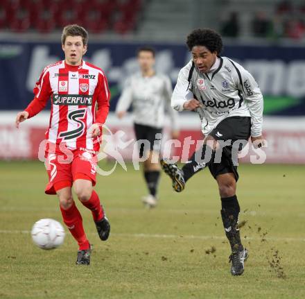 Fussball. Tipp3-Bundesliga. SK Austria Kelag Kaernten  gegen KSV Superfund Kapfenberger SV. Sandro Ferreira Da Silva, (Austria Kaernten), Deni Alar (Kapfenberg). Klagenfurt, 27.2.2010. 
Foto: Kuess

---
pressefotos, pressefotografie, kuess, qs, qspictures, sport, bild, bilder, bilddatenbank