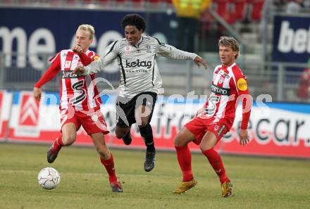 Fussball. Tipp3-Bundesliga. SK Austria Kelag Kaernten  gegen KSV Superfund Kapfenberger SV. Sandro Ferreira Da Silva, (Austria Kaernten), Manuel Schmid, Patrick Siegl (Kapfenberg). Klagenfurt, 27.2.2010. 
Foto: Kuess

---
pressefotos, pressefotografie, kuess, qs, qspictures, sport, bild, bilder, bilddatenbank