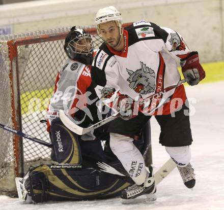 Eishockey Carinthian Hockey League CHL.  EC Tarco Woelfe Klagenfurt gegen EC Feld am See. Manuel Ferrara (Tarco), Viktor Leitner (Feld am See). Klagenfurt, am 25.2.2010.
Foto: Kuess

---
pressefotos, pressefotografie, kuess, qs, qspictures, sport, bild, bilder, bilddatenbank