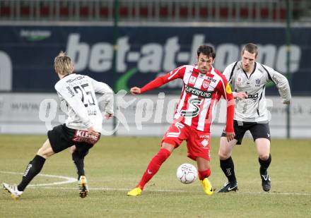 Fussball. Tipp3-Bundesliga. SK Austria Kelag Kaernten  gegen KSV Superfund Kapfenberger SV. Stefan Hierlaender, Daniel Gramann (Austria Kaernten), Srdjan Pavlov (Kapfenberg). Klagenfurt, 27.2.2010. 
Foto: Kuess

---
pressefotos, pressefotografie, kuess, qs, qspictures, sport, bild, bilder, bilddatenbank