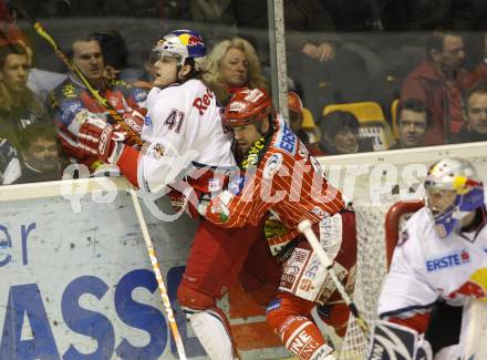 EBEL. Eishockey Bundesliga. KAC gegen EC Red Bull Salzburg. SHANTZ Jeffery (KAC), REGIER Steven (Salzburg). Klagenfurt, am 28.2.2010.
Foto: Kuess 

---
pressefotos, pressefotografie, kuess, qs, qspictures, sport, bild, bilder, bilddatenbank