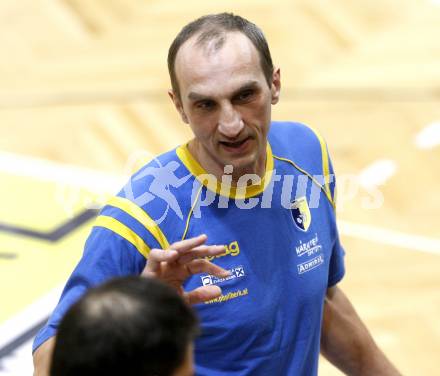 Volleyball Bundesliga. VBK Loewen gegen SK Aich/Dob. Trainer Miroslav PALGUT (Aich/Dob). Klagenfurt am 27.02.2010
Foto: Kuess
---
pressefotos, pressefotografie, kuess, qs, qspictures, sport, bild, bilder, bilddatenbank