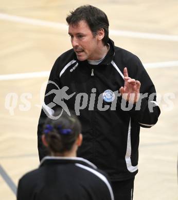 Volleyball WVL. ATSC Wildcats gegen VC Tirol. Trainer Helmut Voggenberger (Wildcats). Klagenfurt, am 20.2.2010.
Foto: Kuess
---
pressefotos, pressefotografie, kuess, qs, qspictures, sport, bild, bilder, bilddatenbank