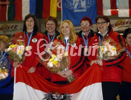 Stocksport. IFI Eisstock Europameisterschaften. Teambewerb der Damen. Siegerehrung. Anna Weilharter, Sonja Oswald-Wagner, Sabine Fillafer, Bettina Eckerstorfer und Romana Waldner (AUT). Klagenfurt am 3.6.2010
Foto: Kuess
---
pressefotos, pressefotografie, kuess, qs, qspictures, sport, bild, bilder, bilddatenbank