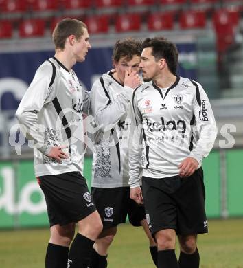 Fussball BUndesliga. SK Austria Kaernten gegen SV Mattersburg. Daniel Gramann, Mario Kroepfl, Fernando Troyansky (Kaernten). Klagenfurt, am 6.2.2010.
Foto: Kuess
---
pressefotos, pressefotografie, kuess, qs, qspictures, sport, bild, bilder, bilddatenbank