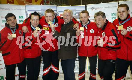 STOCKSPORT. IFI Eisstock Europameisterschaften. Teambewerb der Herren. Siegerehrung. Hans Schopf, Patrick Fischer, Andreas Schurian, Landeshauptmann Gerhard Doerfler, Gerhard Fuchs, Trainer Eduard Schoeggl und Matthias Taxacher (AUT). Klagenfurt am 6.3.2010
Foto: Kuess
---
pressefotos, pressefotografie, kuess, qs, qspictures, sport, bild, bilder, bilddatenbank