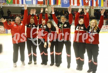STOCKSPORT - IFI Eisstock Europameisterschaften, Teambewerb der Damen. Bild zeigt den Jubel von Damenfachwart Hans-Juergen Lenert, Anna Weilharter, Sabine Fillafer, Romana Waldner, Trainer Lorenz Brantner, Bettina Eckerstorfer und Sonja Oswald-Wagner (AUT).
Foto: Kuess
---
pressefotos, pressefotografie, kuess, qs, qspictures, sport, bild, bilder, bilddatenbank
