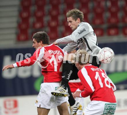 Fussball BUndesliga. SK Austria Kaernten gegen SV Mattersburg. Michael Sollbauer (Kaernten), Manuel Seidl (Mattersburg). Klagenfurt, am 6.2.2010.
Foto: Kuess
---
pressefotos, pressefotografie, kuess, qs, qspictures, sport, bild, bilder, bilddatenbank