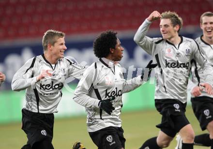 Fussball BUndesliga. SK Austria Kaernten gegen SV Mattersburg. Torjubel Thomas Hinum, Sandro Ferreira Da Silva, Michael Sollbauer (Kaernten). Klagenfurt, am 6.2.2010.
Foto: Kuess
---
pressefotos, pressefotografie, kuess, qs, qspictures, sport, bild, bilder, bilddatenbank