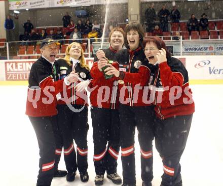 STOCKSPORT - IFI Eisstock Europameisterschaften, Teambewerb der Damen. Bild zeigt den Jubel von Trainer Lorenz Brantner, Sonja Oswald-Wagner, Anna Weilharter, Romana Waldner und Bettina Eckerstorfer (AUT). Klagenfurt, am 6.3.2010.
Foto: Kuess
---
pressefotos, pressefotografie, kuess, qs, qspictures, sport, bild, bilder, bilddatenbank