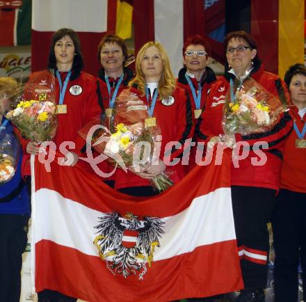 Stocksport. IFI Eisstock Europameisterschaften. Teambewerb der Damen. Siegerehrung. Anna Weilharter, Sonja Oswald-Wagner, Sabine Fillafer, Bettina Eckerstorfer und Romana Waldner (AUT). Klagenfurt am 3.6.2010
Foto: Kuess
---
pressefotos, pressefotografie, kuess, qs, qspictures, sport, bild, bilder, bilddatenbank