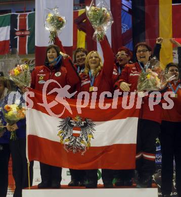 Stocksport. IFI Eisstock Europameisterschaften. Teambewerb der Damen. Siegerehrung. Jubel von Anna Weilharter, Sonja Oswald-Wagner, Sabine Fillafer, Bettina Eckerstorfer und Romana Waldner (AUT). Klagenfurt am 3.6.2010
Foto: Kuess
---
pressefotos, pressefotografie, kuess, qs, qspictures, sport, bild, bilder, bilddatenbank