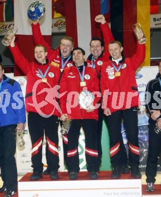 STOCKSPORT. IFI Eisstock Europameisterschaften. Teambewerb der Herren. Siegerehrung. Hans Schopf, Patrick Fischer, Andreas Schurian, Gerhard Fuchs und Matthias Taxacher (AUT). Klagenfurt am 6.3.2010
Foto: Kuess
---
pressefotos, pressefotografie, kuess, qs, qspictures, sport, bild, bilder, bilddatenbank