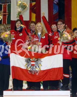 Stocksport. IFI Eisstock Europameisterschaften. Teambewerb der Damen. Siegerehrung. Jubel von Anna Weilharter, Sonja Oswald-Wagner, Sabine Fillafer, Bettina Eckerstorfer und Romana Waldner (AUT). Klagenfurt am 3.6.2010
Foto: Kuess
---
pressefotos, pressefotografie, kuess, qs, qspictures, sport, bild, bilder, bilddatenbank