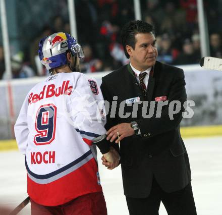 EBEL. Eishockey Bundesliga. EC Red Bull Salzburg gegen KAC. Trainer Many Viveiros (KAC), Thomas Koch (Salzburg). Salzburg, am 7.3.2010.
Foto: Kuess 

---
pressefotos, pressefotografie, kuess, qs, qspictures, sport, bild, bilder, bilddatenbank