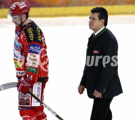 EBEL. Eishockey Bundesliga. EC Red Bull Salzburg gegen KAC. Enttaeuscht Manny Viveiros, REICHEL Johannes (KAC). Salzburg, am 7.3.2010.
Foto: Kuess 

---
pressefotos, pressefotografie, kuess, qs, qspictures, sport, bild, bilder, bilddatenbank