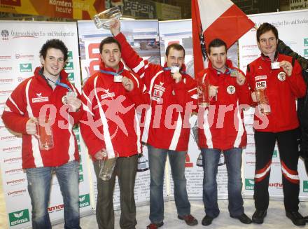 STOCKSPORT. IFI Eisstock Europameisterschaften. U 23 Teambewerb der Herren. Siegerehrung. Oesterreich mit Reinhard Felsberger (1. von links) (AUT). Klagenfurt am 6.3.2010
Foto: Kuess
---
pressefotos, pressefotografie, kuess, qs, qspictures, sport, bild, bilder, bilddatenbank