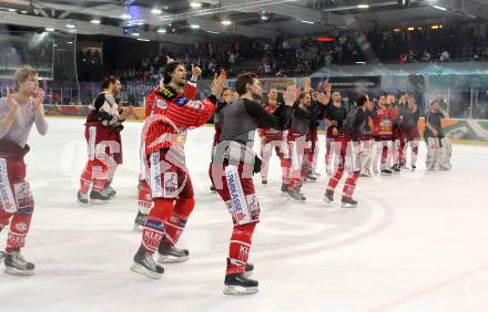 EBEL. Eishockey Bundesliga. EC Red Bull Salzburg gegen KAC. Die KAC Spieler verabschieden sich von den Fans (KAC). Salzburg, am 7.3.2010.
Foto: Kuess 

---
pressefotos, pressefotografie, kuess, qs, qspictures, sport, bild, bilder, bilddatenbank