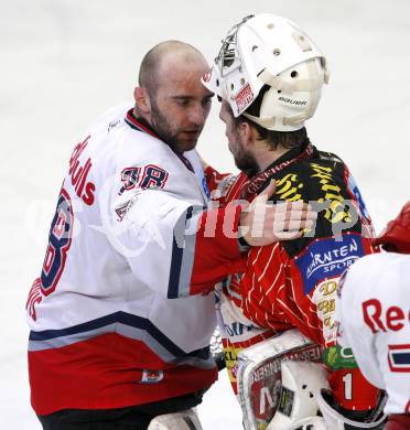 EBEL. Eishockey Bundesliga. EC Red Bull Salzburg gegen KAC. PARISE Jordan (KAC),  gratuliert DIVIS Reinhard (Salzburg). Salzburg, am 7.3.2010.
Foto: Kuess 

---
pressefotos, pressefotografie, kuess, qs, qspictures, sport, bild, bilder, bilddatenbank