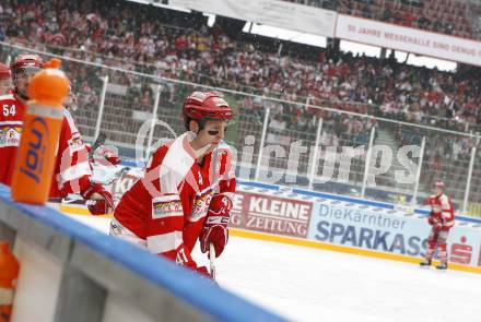 Eishockey. Kaerntner Freiluftderby. KAC gegen VSV. Jeffrey Tory. Klagenfurt, 8.1.2010.
Foto: Kuess
---
pressefotos, pressefotografie, kuess, qs, qspictures, sport, bild, bilder, bilddatenbank