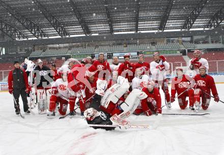 Eishockey. Kaerntner Freiluftderby. Training KAC. Jeffrey Tory. Klagenfurt, 8.1.2010.
Foto: Kuess
---
pressefotos, pressefotografie, kuess, qs, qspictures, sport, bild, bilder, bilddatenbank