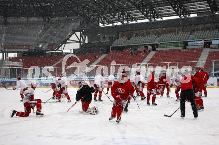 Eishockey. Kaerntner Freiluftderby. Training KAC. Jeffrey Tory. Klagenfurt, 8.1.2010.
Foto: Kuess
---
pressefotos, pressefotografie, kuess, qs, qspictures, sport, bild, bilder, bilddatenbank