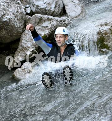 Eishockey. Teambuilding KAC. Canyoning. Jeffrey Tory. Ainet, am 26.8.2007.
Foto: Kuess
---
pressefotos, pressefotografie, kuess, qs, qspictures, sport, bild, bilder, bilddatenbank