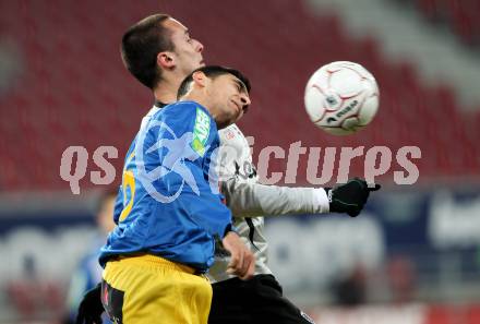 Fussball Stiegl OEFB Cup. SK Austria Kaernten gegen Fernwaerme Vienna. Markus Pink (Kaernten), Ilic Predrag (Vienna). Klagenfurt, am 9.3.2010.
Foto: Kuess
---
pressefotos, pressefotografie, kuess, qs, qspictures, sport, bild, bilder, bilddatenbank