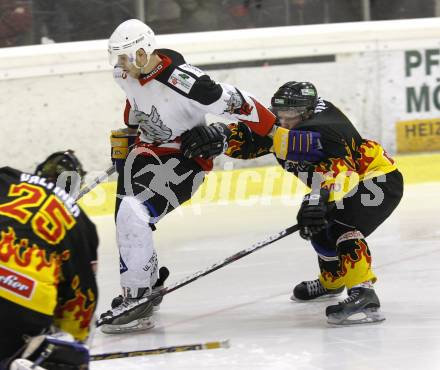 Eishockey Carinthian Hockey League CHL.  EC Tarco Woelfe Klagenfurt gegen EC SV Spittal. Daniel Reiter (Tarco), Martin Dobner (Spittal). Klagenfurt, am 9.3.2010.
Foto: Kuess

---
pressefotos, pressefotografie, kuess, qs, qspictures, sport, bild, bilder, bilddatenbank