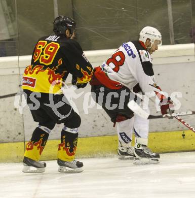 Eishockey Carinthian Hockey League CHL. EC Tarco Woelfe Klagenfurt gegen EC SV Spittal. Manuel Ferrara (Tarco), Michael Köll (Spittal). Klagenfurt, am 9.3.2010.
Foto: Kuess
---
pressefotos, pressefotografie, kuess, qs, qspictures, sport, bild, bilder, bilddatenbank