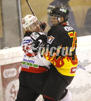 Eishockey Carinthian Hockey League CHL.  EC Tarco Woelfe Klagenfurt gegen EC SV Spittal. Jens Kraig (Tarco), Thomas Kreutzer (Spittal). Klagenfurt, am 9.3.2010.
Foto: Kuess

---
pressefotos, pressefotografie, kuess, qs, qspictures, sport, bild, bilder, bilddatenbank