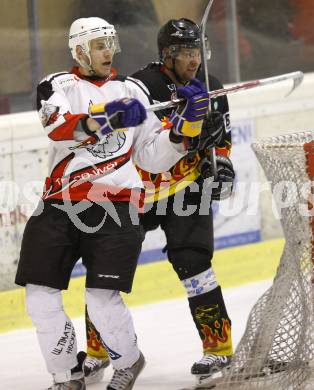 Eishockey Carinthian Hockey League CHL. EC Tarco Woelfe Klagenfurt gegen EC SV Spittal. Daniel Reiter (Tarco), Jaromir Smatrala (Spittal). Klagenfurt, am 9.3.2010.
Foto: Kuess
---
pressefotos, pressefotografie, kuess, qs, qspictures, sport, bild, bilder, bilddatenbank