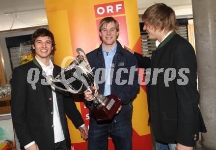 Eishockey Bundesliga. Ehrung Eishockey Superstar Saison 2009/2010. Raphael Herburger, Markus Pirmann, Rene Swette (KAC). Klagenfurt, am 12.3.2010.
Foto: Kuess
---
pressefotos, pressefotografie, kuess, qs, qspictures, sport, bild, bilder, bilddatenbank